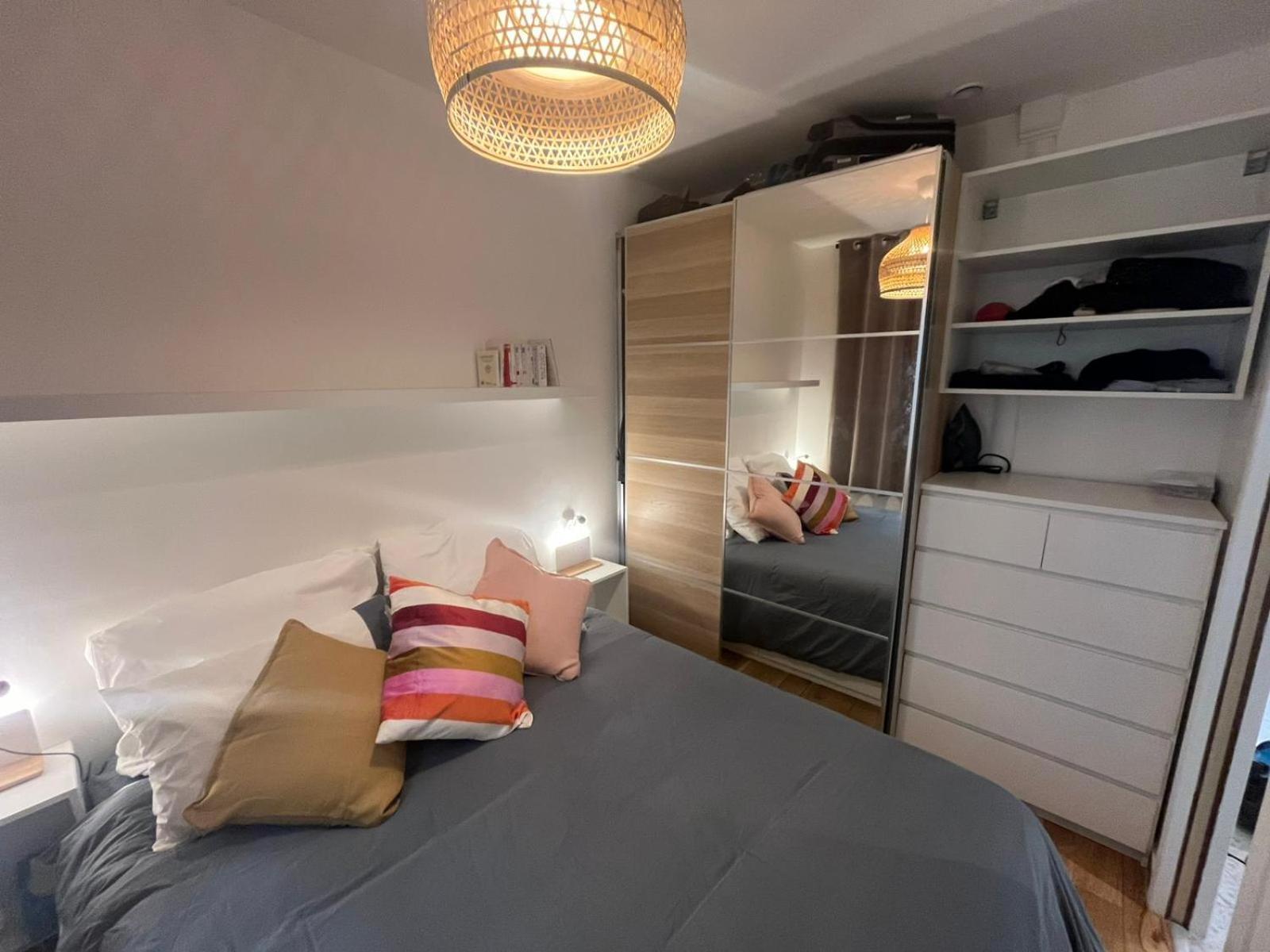 Calm & Charming Atelier In Appartement Parijs